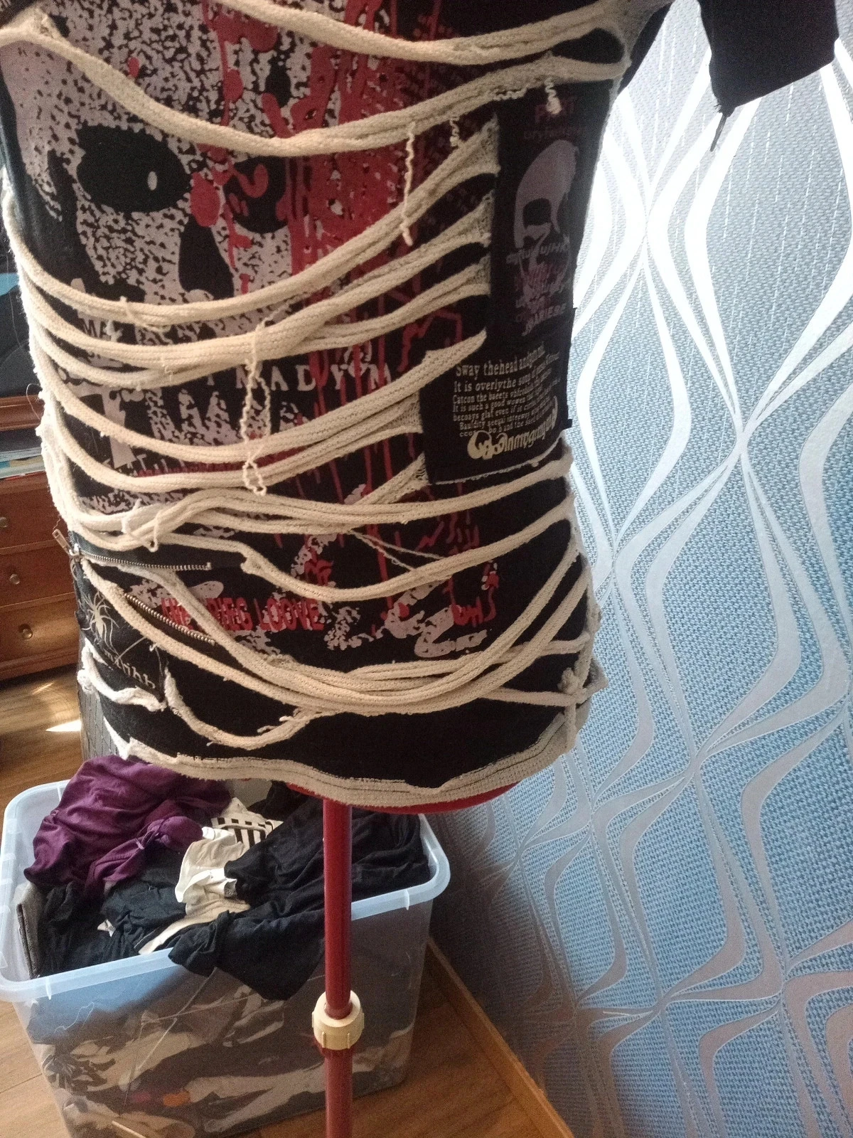 T-shirt Grunge / Gothique Déstructuré – Style Cyberpunk & Punk Rock – photo 3
